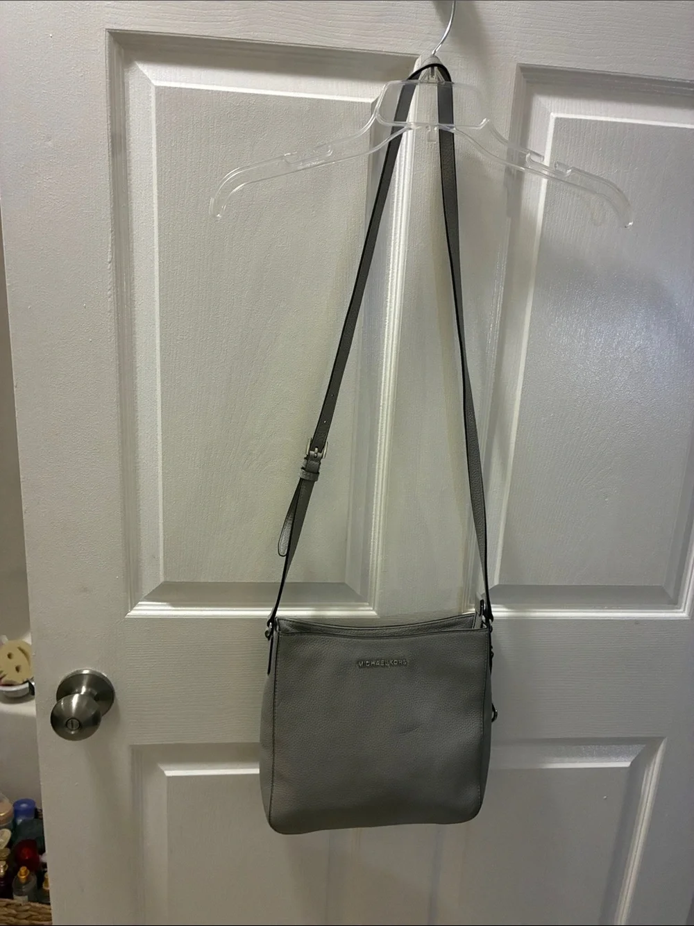 Michael Kors Pearl Grey Crossbody/Messenger Bag Interior Pockets,silver hardware